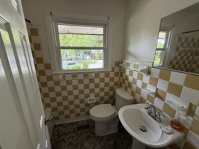 3925 Hilda St — Photo 7