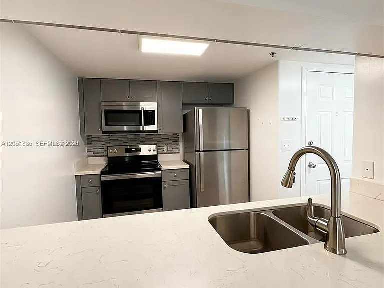 280 SW 20th Rd #504 — Photo 5