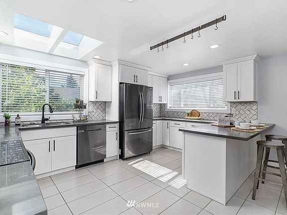 5th image of 2441 NW 64th St #2441
