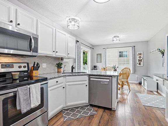 4th image of 717 Heritage Ln