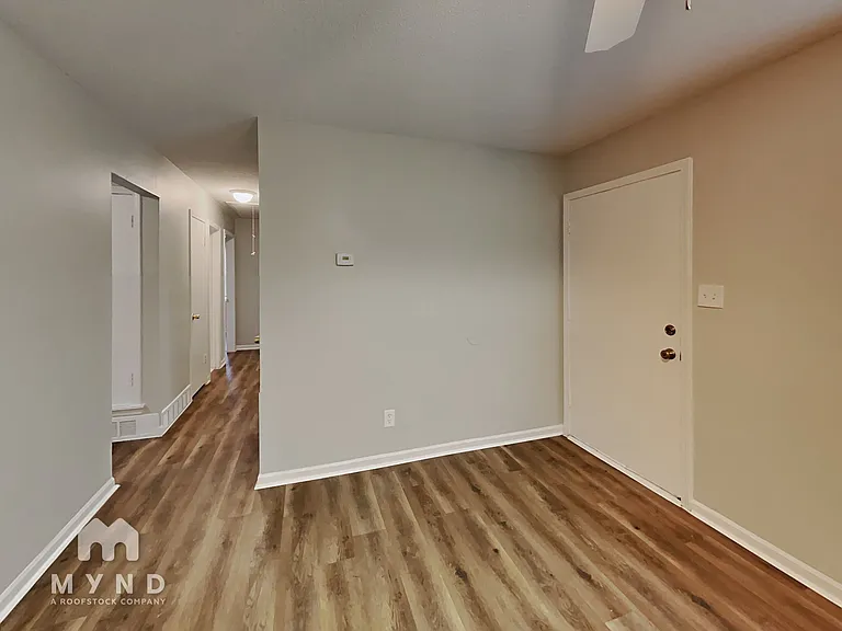 6590 Embassy Cir — Photo 9