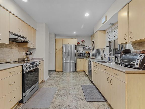 5th image of 3657 Perth St
