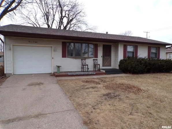 708 N 7th St, Eldridge, IA 52748