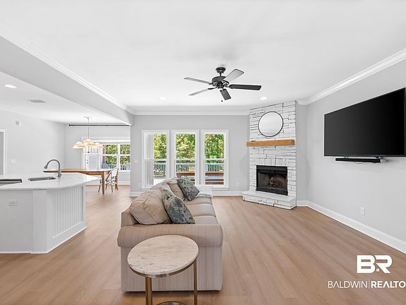 4th image of 7440 Lake Blvd