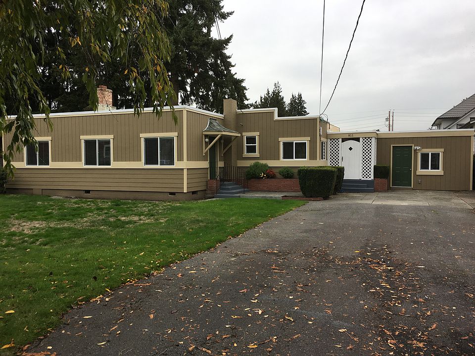 1st image of 811 2nd Ave NW