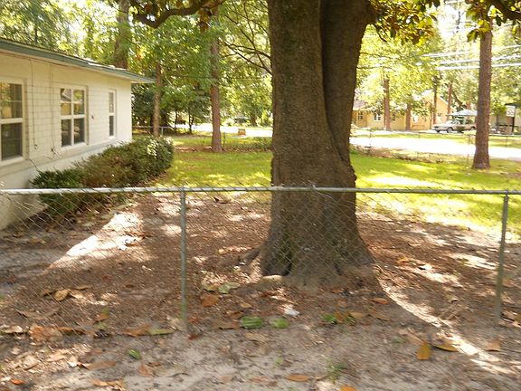 2nd image of 1100 Leone Ave
