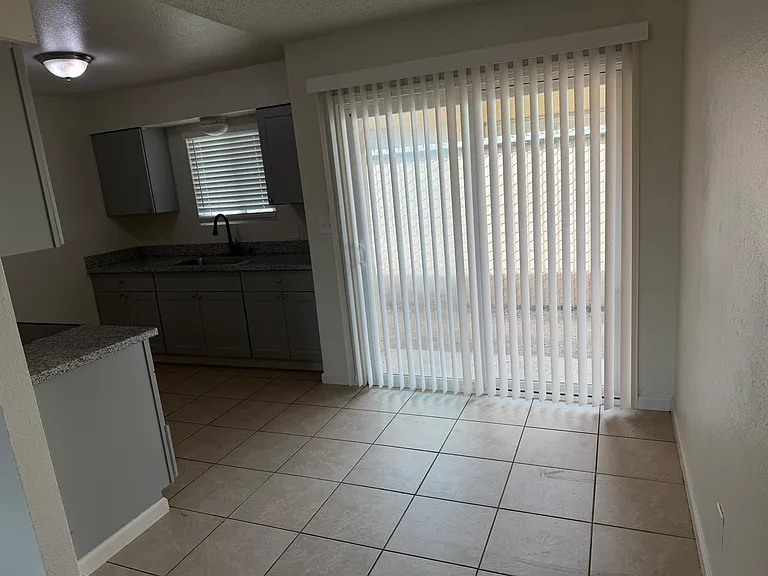 2241 N Chestnut Ave #103 — Photo 8