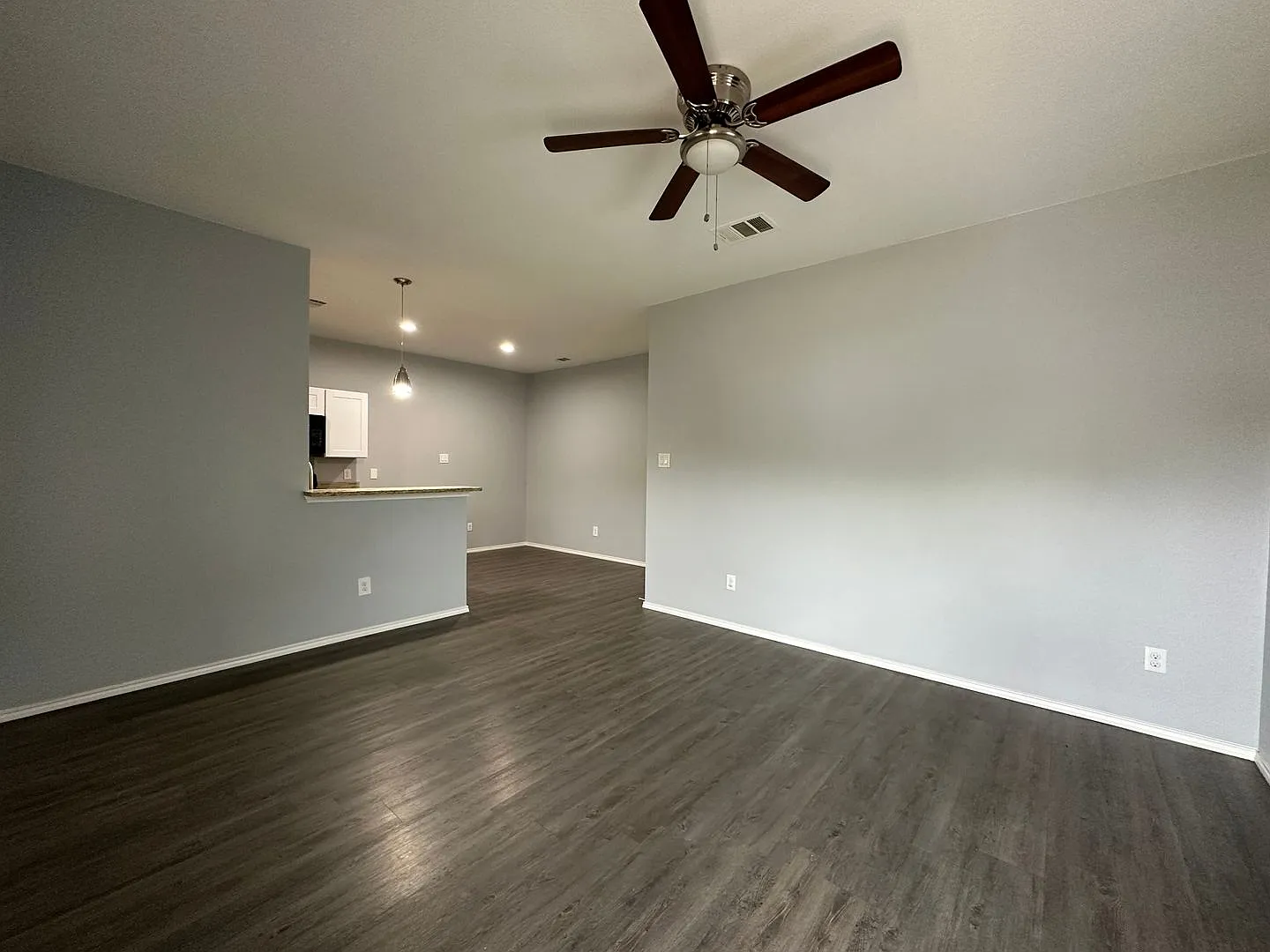Nice 3 Bedroom, 2 Full Bath Duplex Located in SW Ft. Worth. — Photo 3