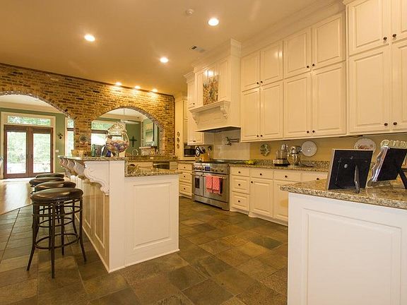 3rd image of 53 Waterford Dr