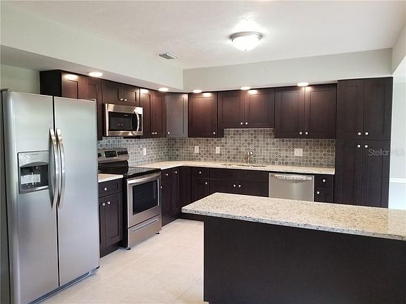 3rd image of 1142 E Normandy Blvd