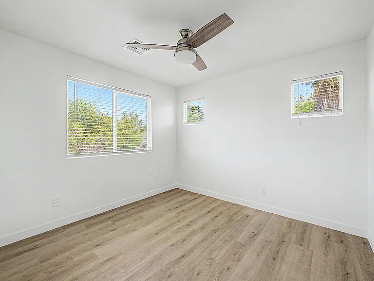 105 W Latona Rd — Photo 26