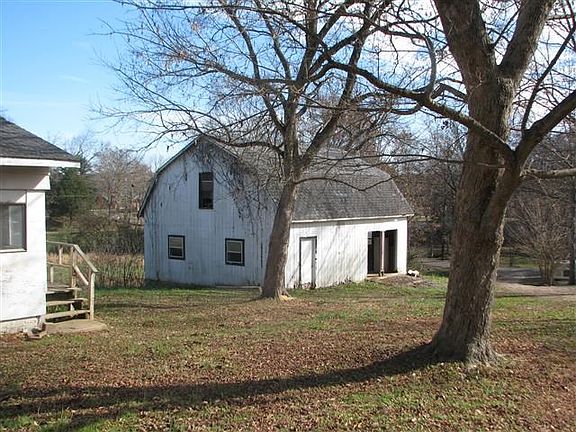 4th image of 16107 Riverview Dr