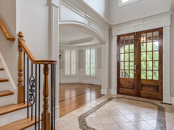 5th image of 209 Fernwood Pl