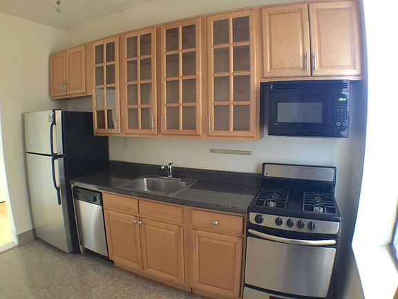 5th image of 921 Washington Ave APT 3I