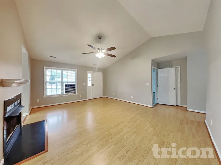 105 Haven Grove Trl — Photo 2
