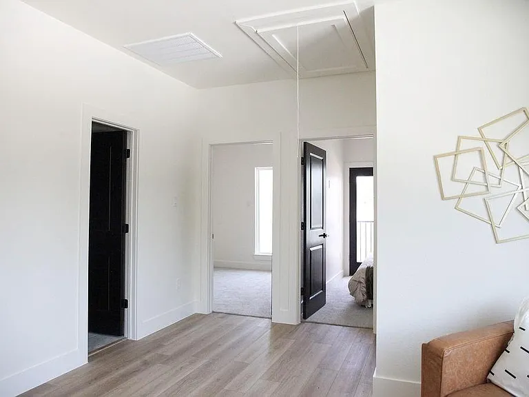 7134 Saint Augustine St — Photo 14