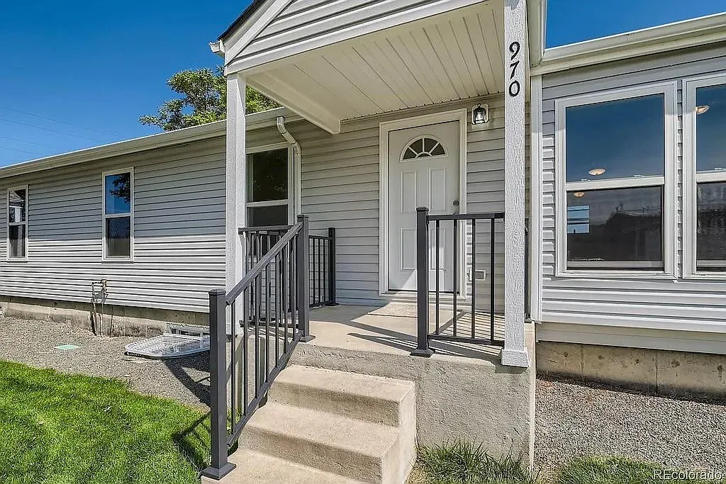 970 Moss St — Photo 4