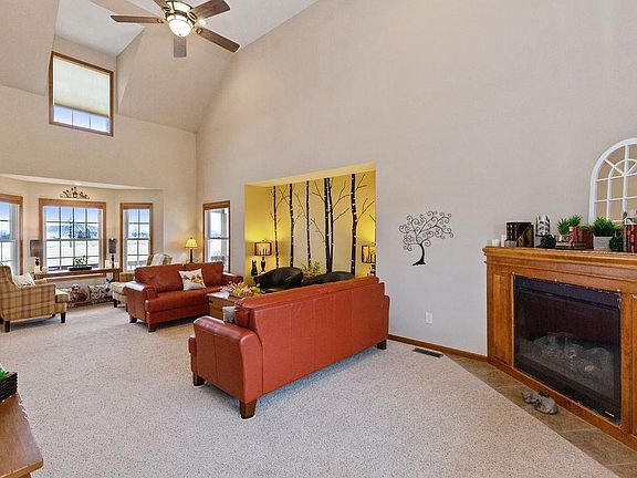 4th image of 21 Wheatland Dr