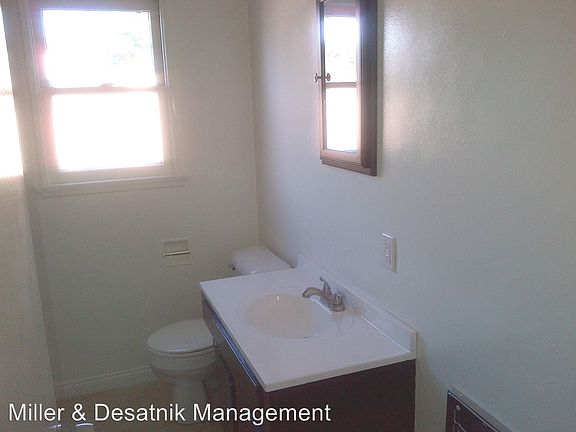 3rd image of 1375 S Sierra Bonita Ave APT 6