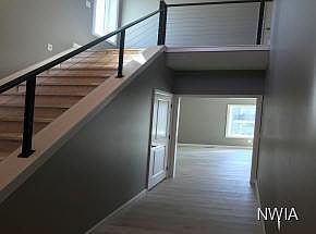 4th image of 215 Delmar St