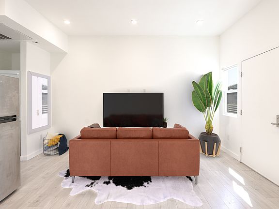 2nd image of 425 N Coronado St #425.5