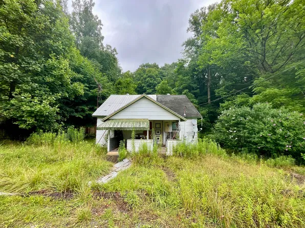 408 Log Town Rd, Ansted, WV 25812