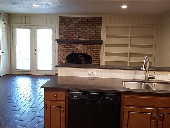 2nd image of 600 Towne House Ln
