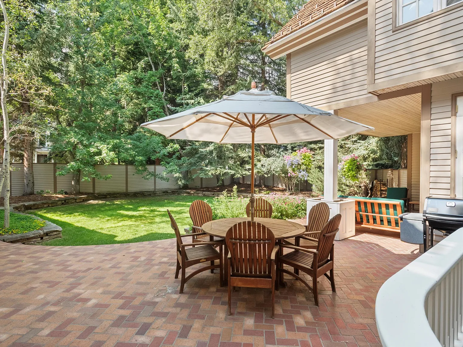 4 bed, 4238 sqft, $60,000 — Photo 2