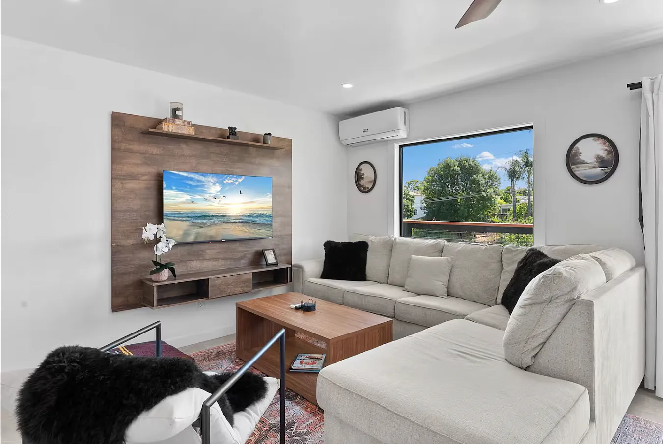 2 bed, 880 sqft, $3,950 — Photo 1