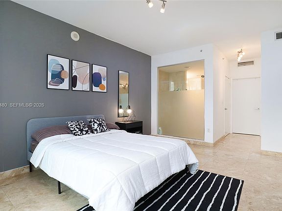5th image of 90 SW 3rd St APT 3002