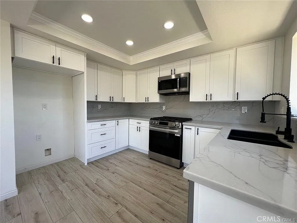 3 bed, 1618 sqft, $5,100 — Photo 2