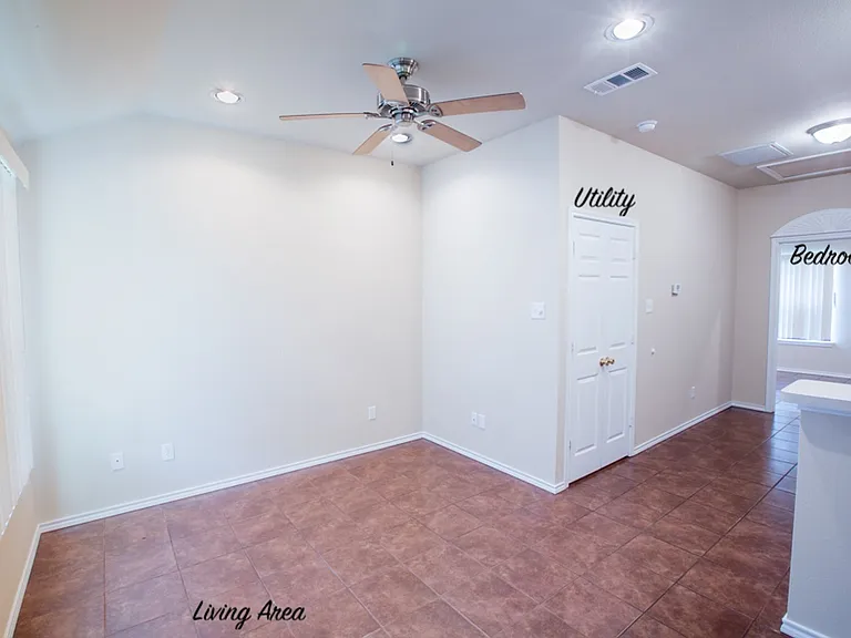 2411 Bryan St — Photo 7