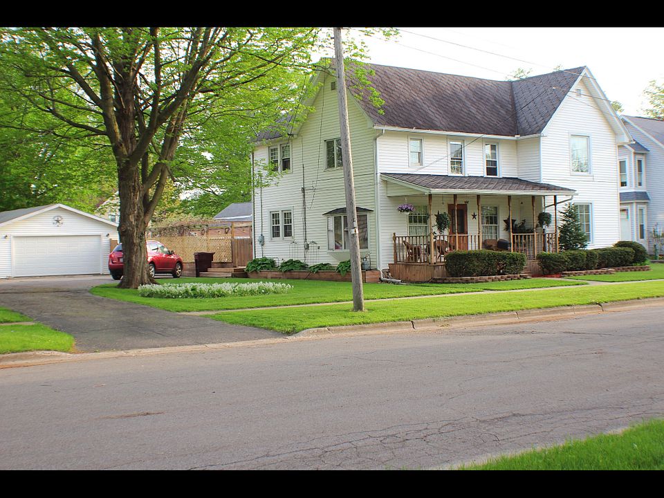1st image of 221 W Adams St