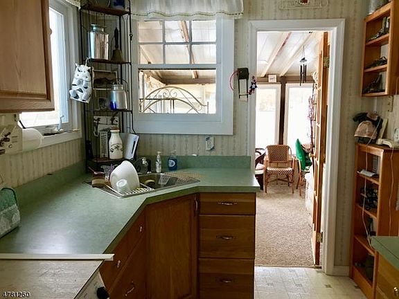 4th image of 52 Lakeside Dr