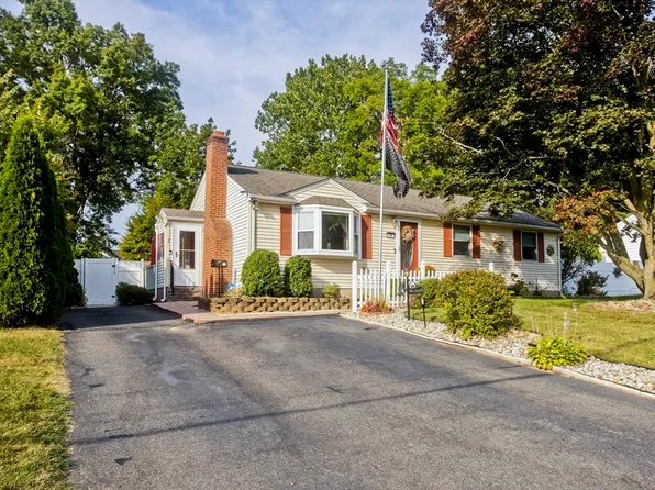 14 Nutmeg Ave, Enfield, CT 06082