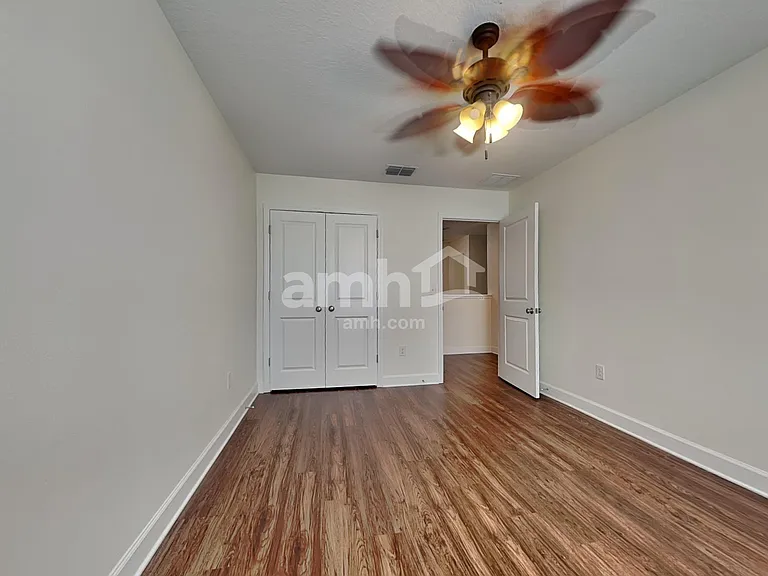 1017 Walden Pond Dr — Photo 18