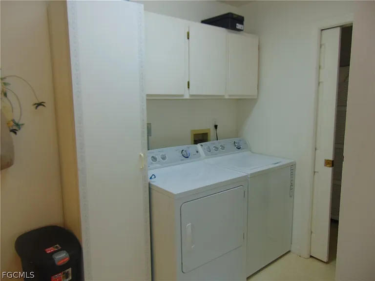 1092 Riverbend Dr — Photo 12