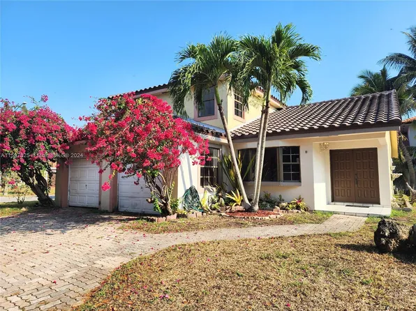 8745 NW 150th Ter, Miami Lakes, FL 33018
