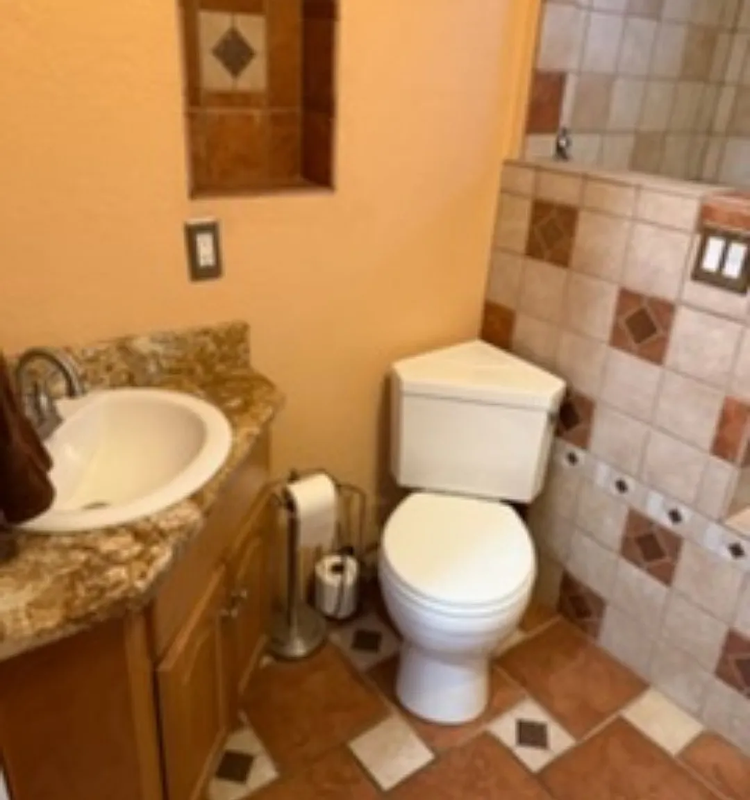 4 bed, 2112 sqft, $2,500 — Photo 2