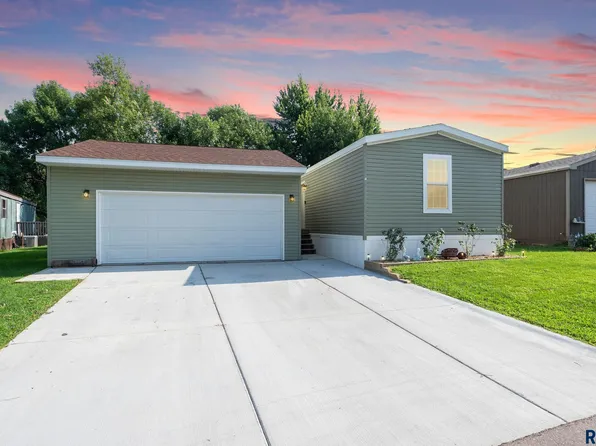 6304 W Sandalwood Pl, Sioux Falls, SD 57107
