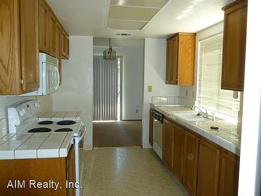 4th image of 1352 Foxhollow Way