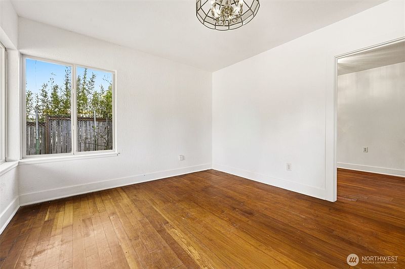 3rd image of 4620 N Pearl Street