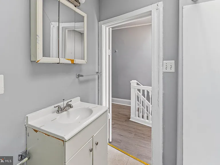 1711 Ashburton St — Photo 22