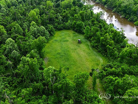 4th image of Levee Rd