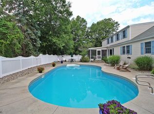 2 Lexington Rd, Annandale, NJ 08801