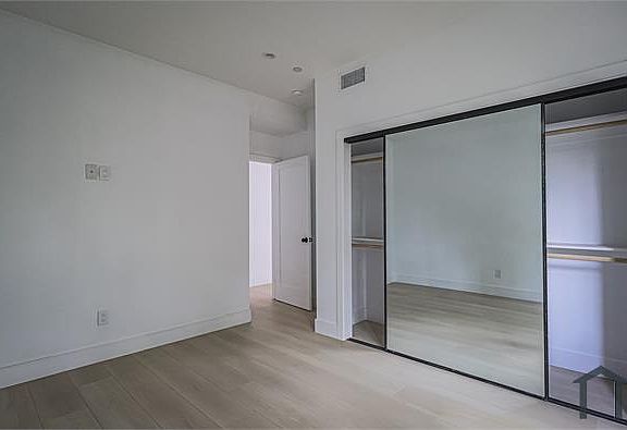 5th image of 11810 Gilmore St #1