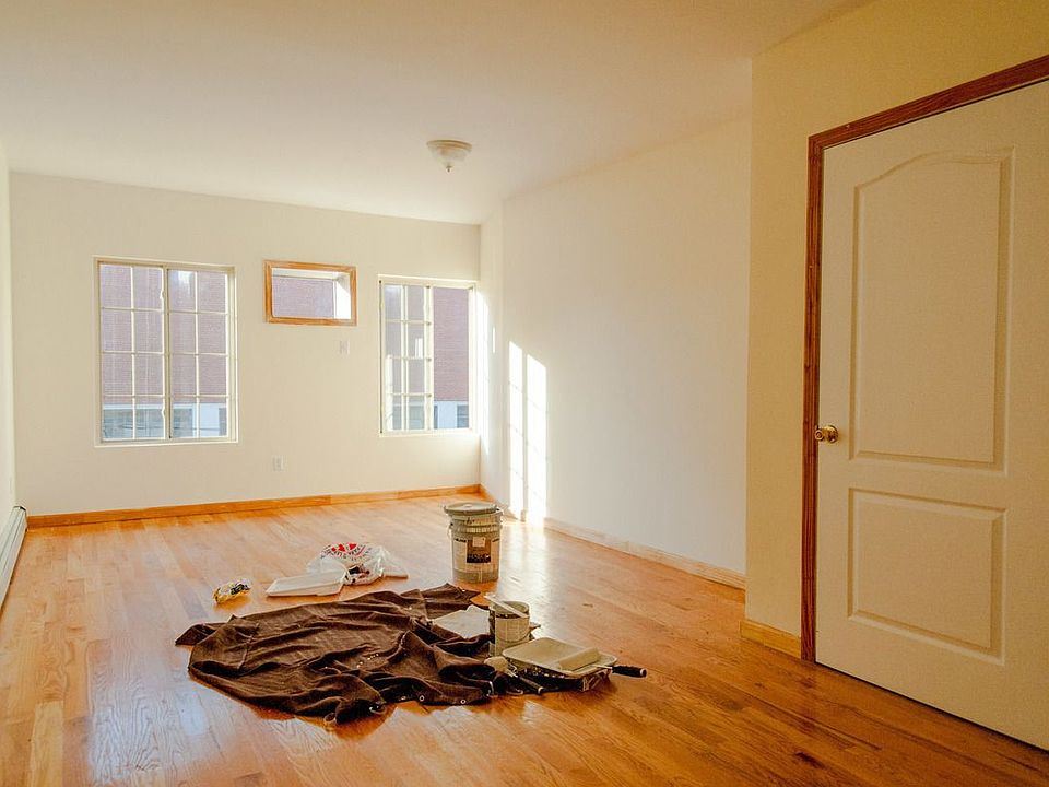 1st image of 102 Jefferson St #1