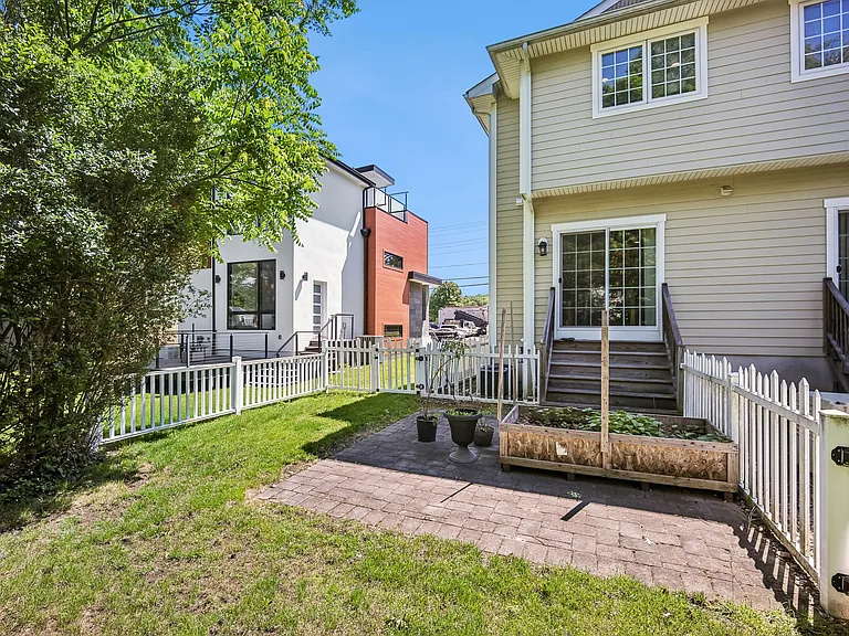 39 Grove St #B — Photo 23