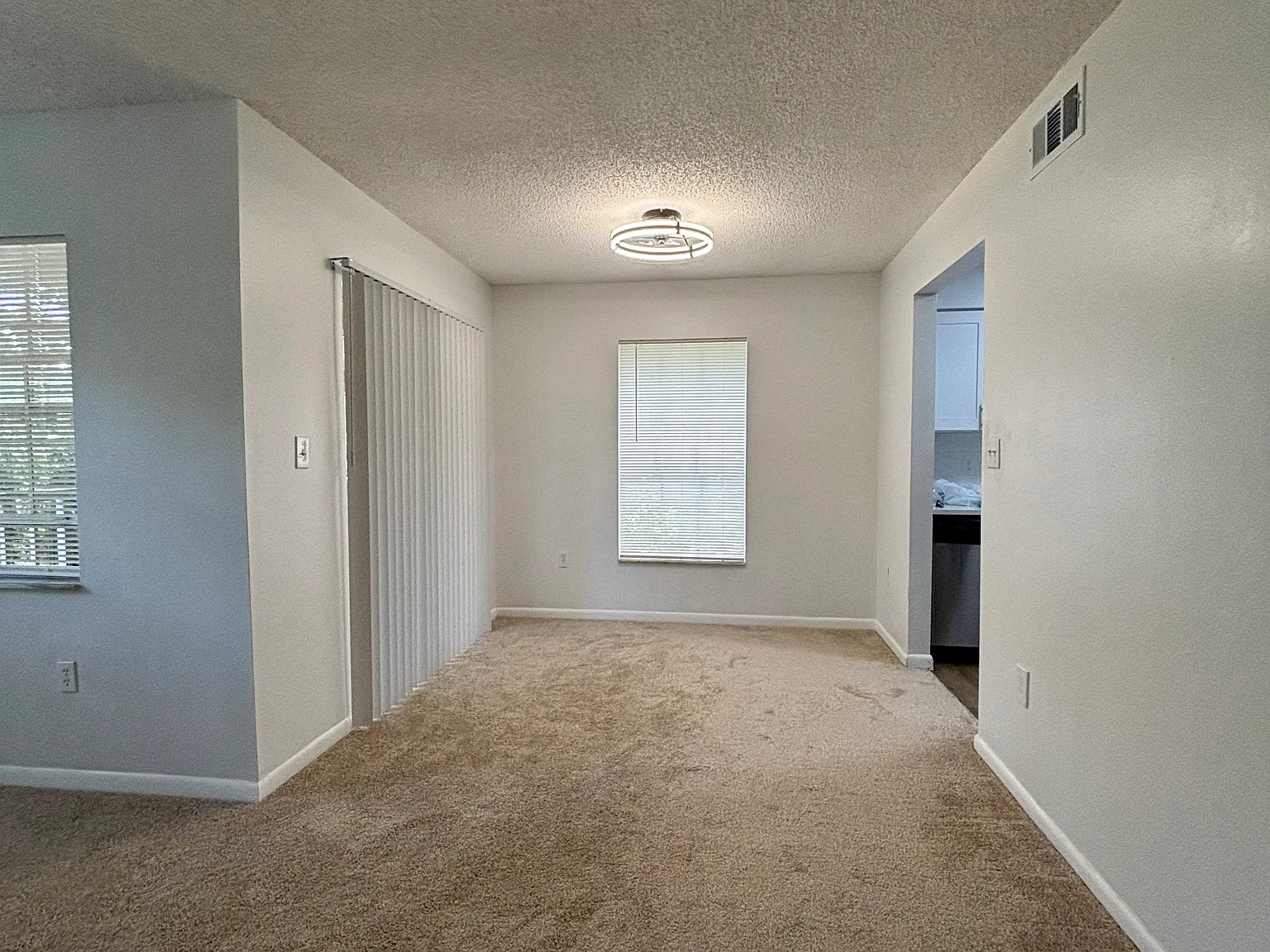 2 bed, 1115 sqft, $1,825 — Photo 4