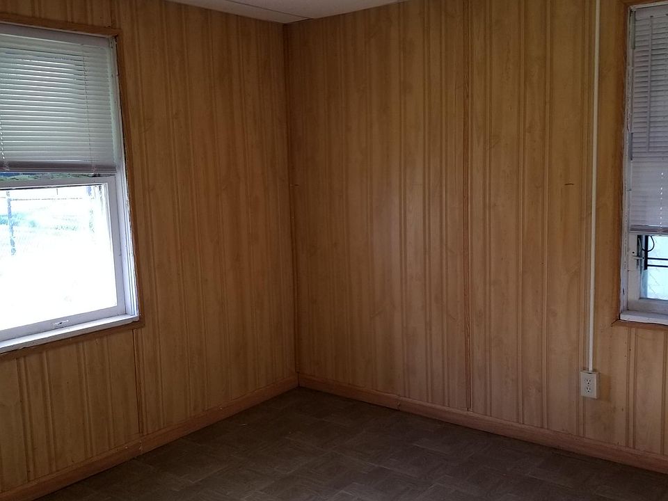 2nd image of 2429 Prospect St
